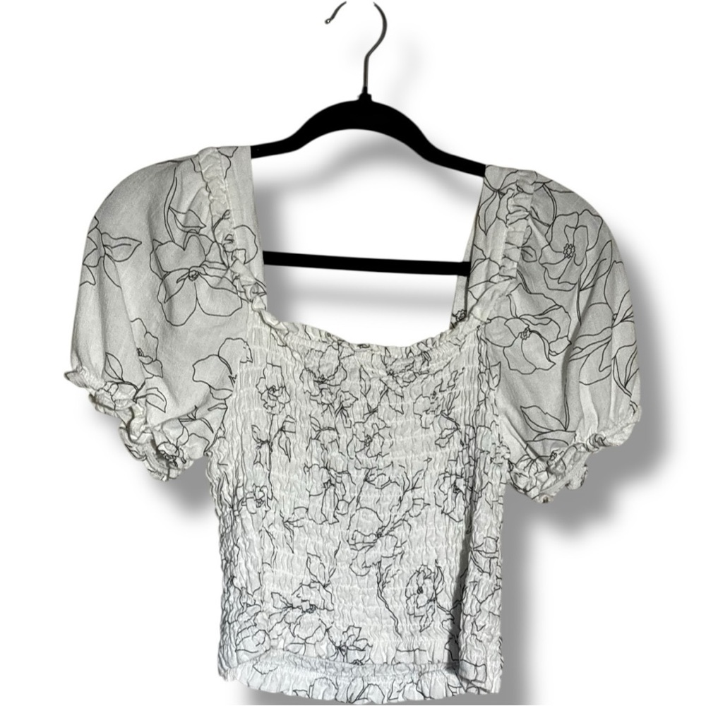 Monteau Los Angles White & Black Floral Line Pattern Puff Sleeves Smocked Blouse - Picture 16 of 16